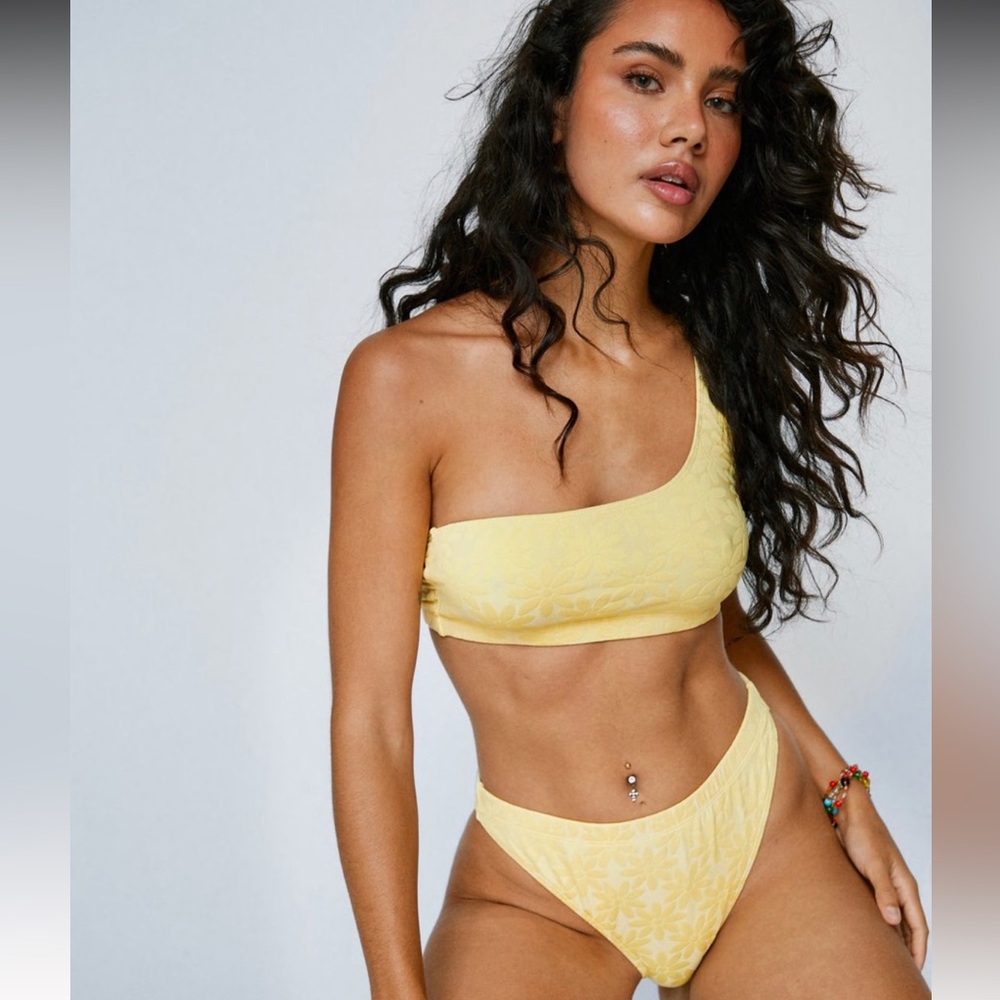 Nasty Gal Textured Daisy Print One Shoulder Bikini - 0